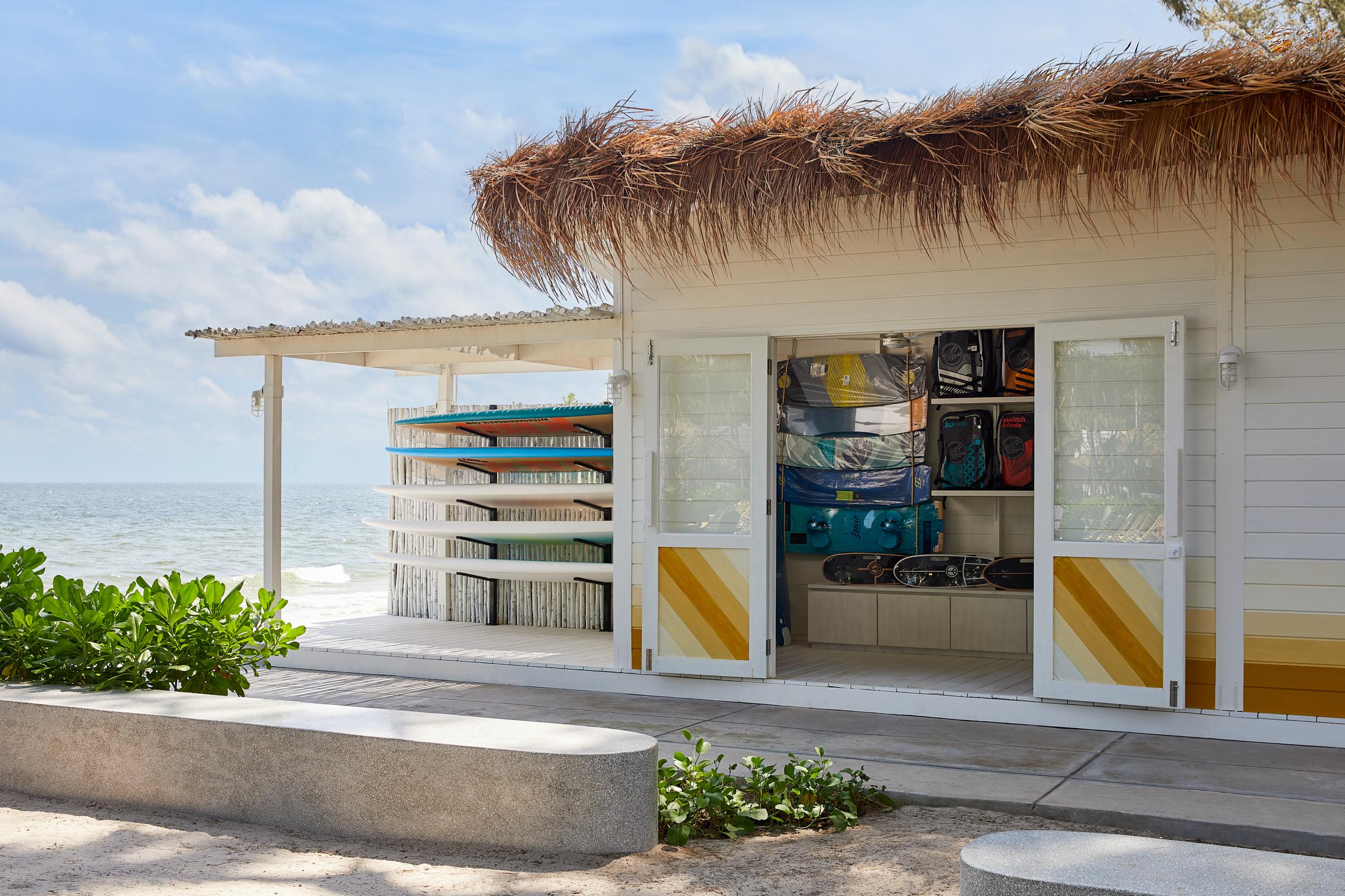 ホテル The Standard, ホアヒン郡 エクステリア 写真 The Lifeguard Hut at the beach