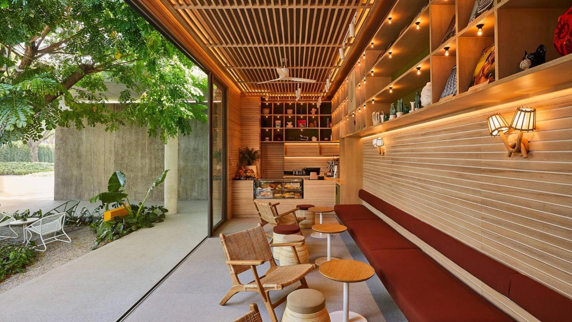 ホテル The Standard, ホアヒン郡 エクステリア 写真 The interior of the first Starbucks Reserve store in Seattle, Washington